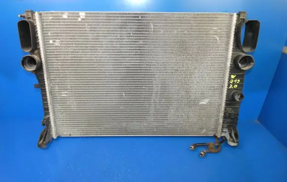 Mercedes-Benz CLS C219 Coolant radiator A2115003402