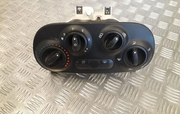 Nissan Tiida C11 Interior fan control switch 