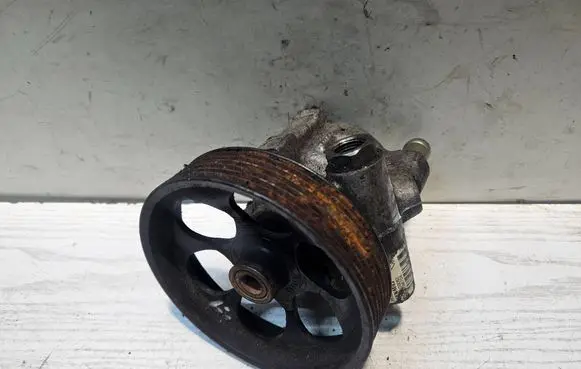 Nissan Primera Power steering pump 8200100082