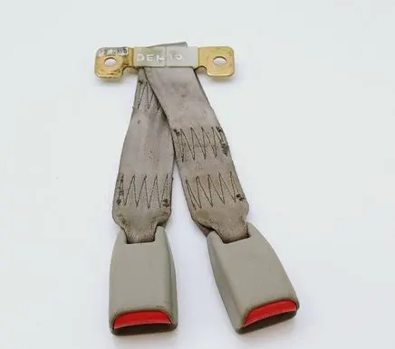 Mazda Demio Middle seatbelt buckle (rear) 