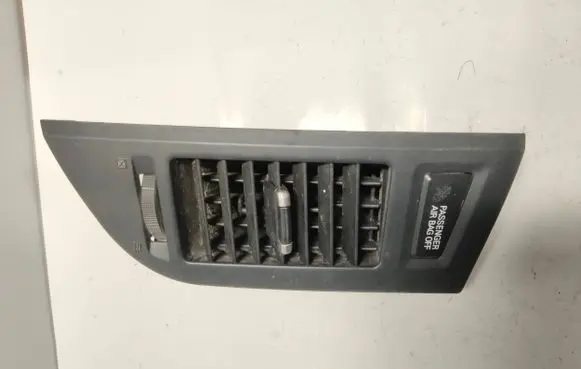 Mitsubishi Pajero Dash center air vent grill 8070A070 8030A035 8030A086