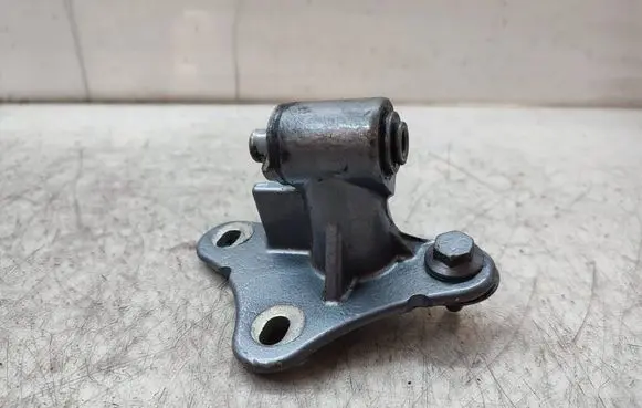 Mercedes-Benz ML W164 Front door lower hinge