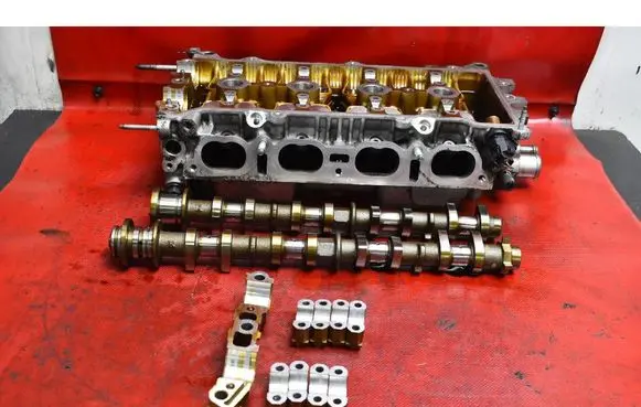 Toyota Corolla Verso E121 Engine head 