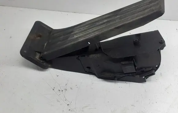 BMW 5 G30 G31 Accelerator throttle pedal 6859999