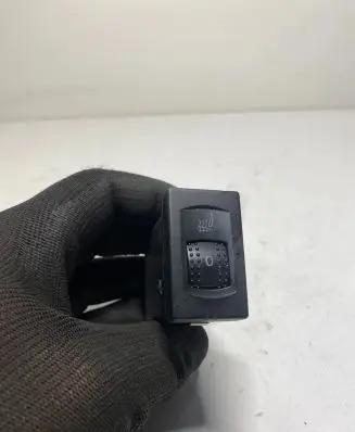 Volkswagen PASSAT B5.5 Seat heating switch 3B0963564D PA6GF30