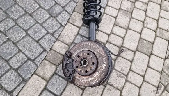 Volkswagen Touran I Front wheel hub spindle knuckle 