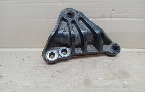 KIA Sorento IV Engine mounting bracket 