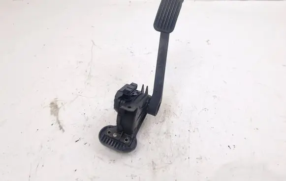 Volvo V70 Accelerator throttle pedal 30636004