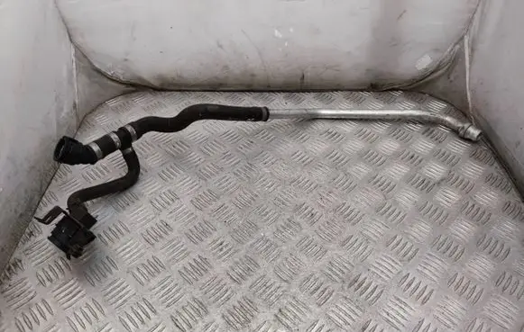 Mercedes-Benz GLE (W166 - C292) Engine coolant pipe/hose A1665009675
