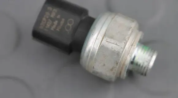 Honda Civic IX Air conditioning (A/C) pressure sensor 92CP20