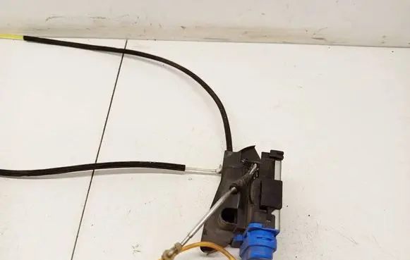 Audi A4 S4 B5 8D Rear door lock 8d0839016a