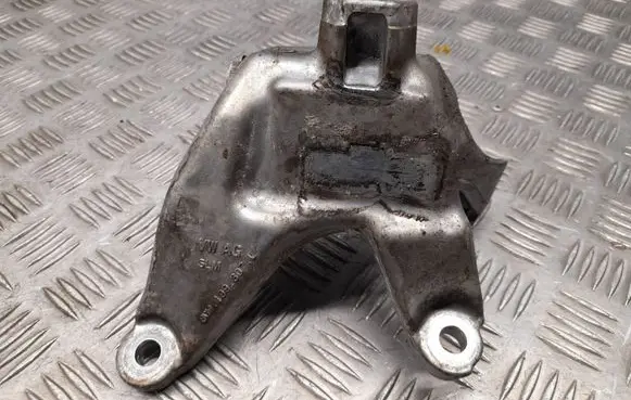 Audi Q3 F3 Engine mounting bracket 8W0199307L