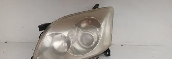Toyota Avensis T250 Headlight/headlamp