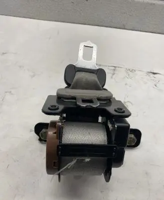 KIA Sorento Middle seatbelt (rear) 