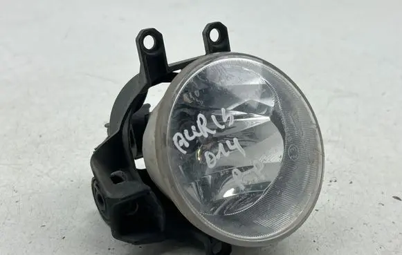 Toyota Auris E180 Front fog light 8121002110 90008490 30052014