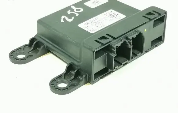 Chrysler Pacifica Gateway control module 068293147AC