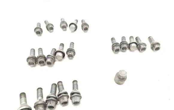 Volvo XC40 Nuts/bolts 