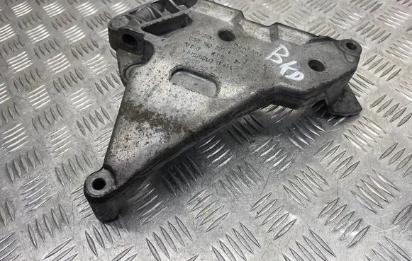 Audi A3 S3 8P Engine mounting bracket 03G199207E