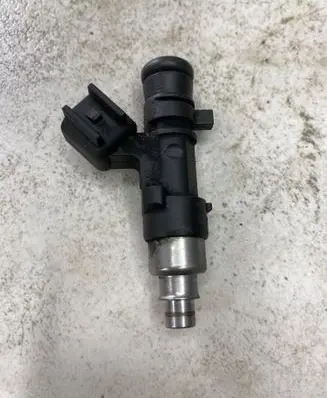 Volvo V50 Fuel injector 8653891