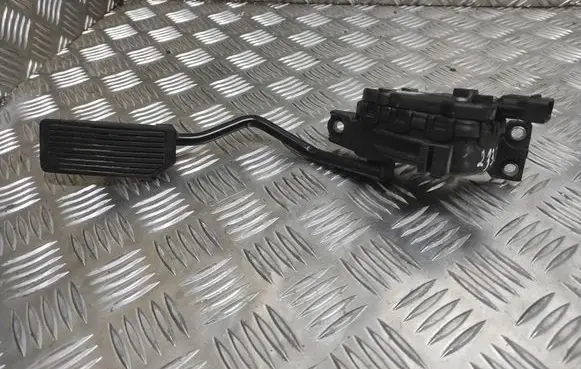 Nissan Primera Accelerator throttle pedal 18002AU410