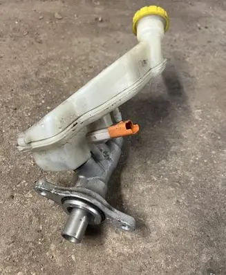 Peugeot 207 Master brake cylinder 32069745