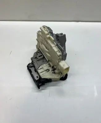 Volkswagen PASSAT B6 Front door lock 3c1837016