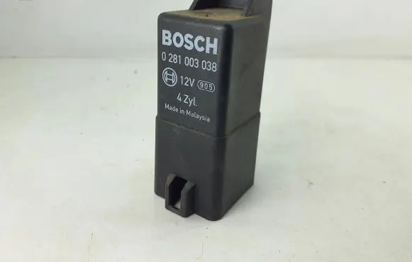 Volkswagen Golf V Glow plug pre-heat relay 0281003038