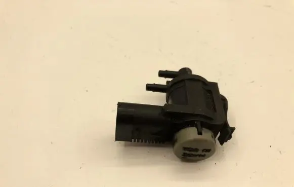 Volkswagen Touran I Turbo solenoid valve 1J0906283