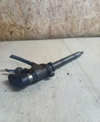 Volvo V50 Fuel injector 9658194180
