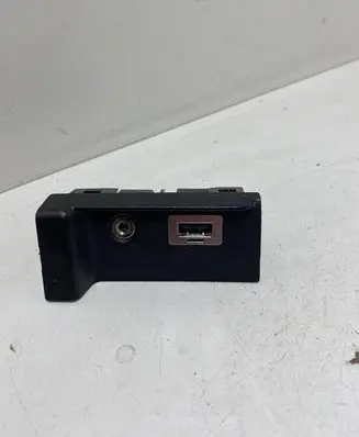 Volvo S60 AUX in-socket connector 31285608