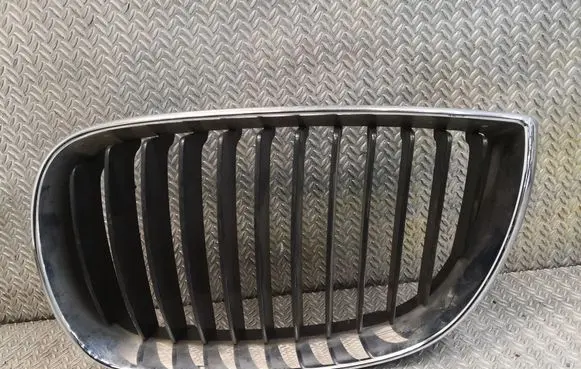 BMW 1 E81 E87 Quarter panel pressure vent 7077129