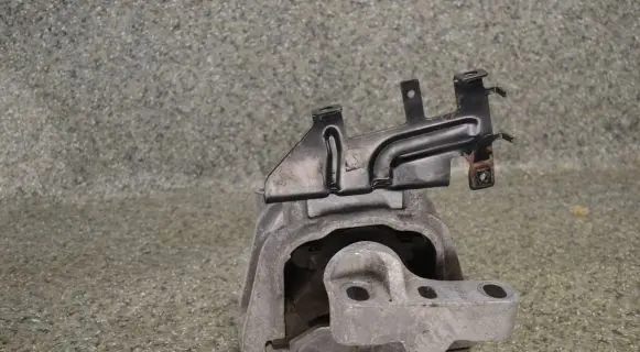 Volkswagen Golf V Engine mount bracket HM345M10 199262CE