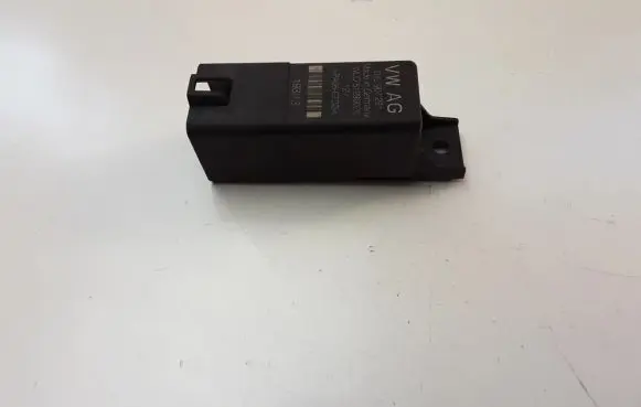 Audi Q3 8U Glow plug pre-heat relay 04L907281