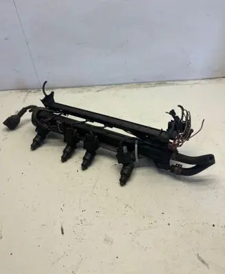Audi A4 S4 B7 8E 8H Fuel injector 037906031AA
