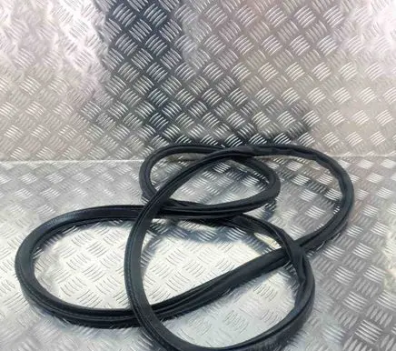 Volvo XC90 Rubber seal front coupe door 31457673