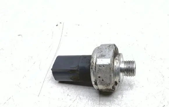 Mercedes-Benz C W204 Air conditioning (A/C) pressure sensor 2110000283