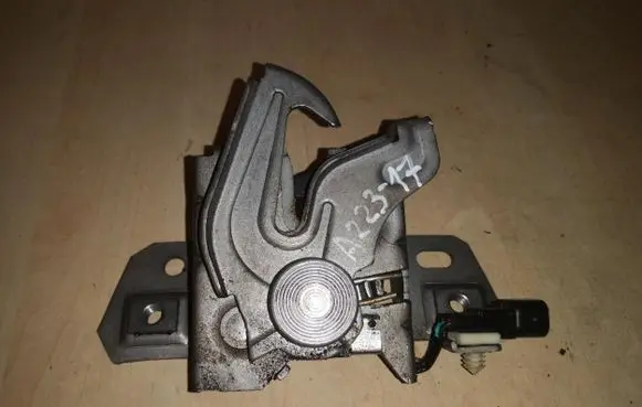 Volvo V50 Tailgate/trunk/boot lock/catch/latch 30716530 A22317