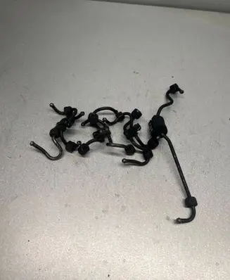 Fuel injector supply line/pipe