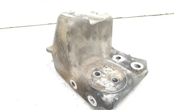 Subaru Outback Engine mounting bracket