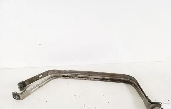 Fuel tank mounting bracket