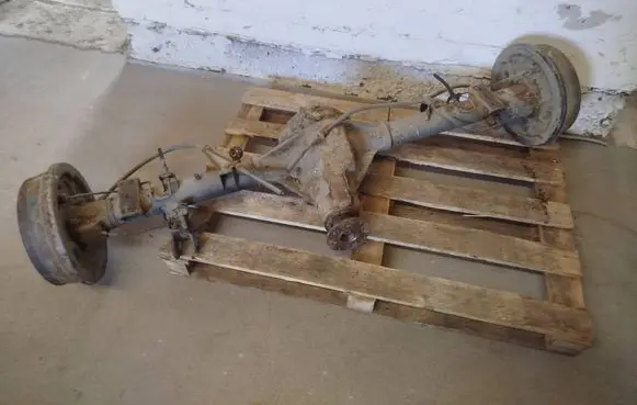 Nissan Navara D40 Rear axle beam 52592
