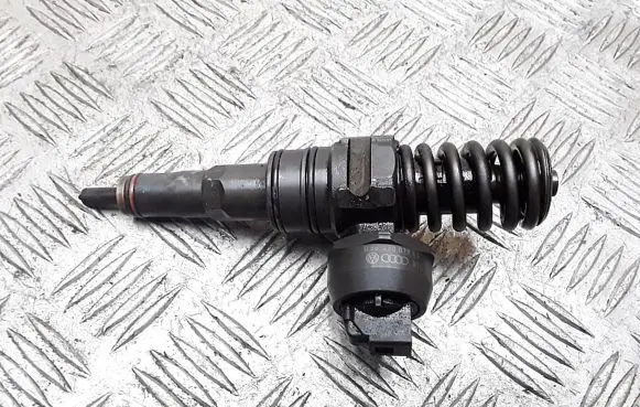 Skoda Octavia Mk2 (1Z) Fuel injector 038130073AG