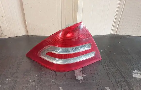 Mercedes-Benz C W203 Rear/tail lights 2038201964L