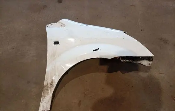 Toyota Corolla Verso AR10 Fender 