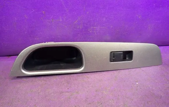 Nissan Versa Quarter vent window switch 82960EM31A