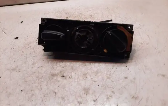 Volkswagen Golf III Climate control unit 1H0819045A 1H0820045