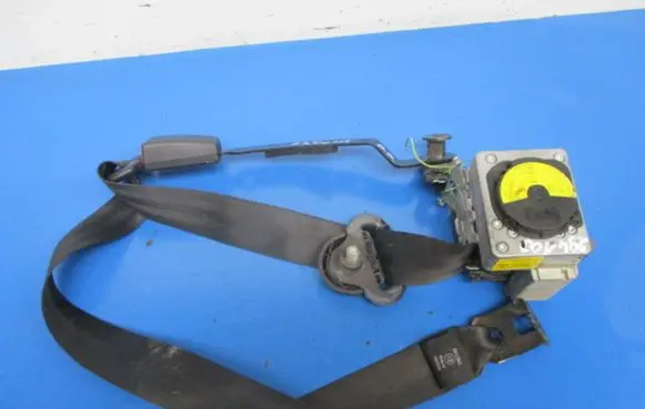 Skoda Octavia Mk2 (1Z) Front seatbelt