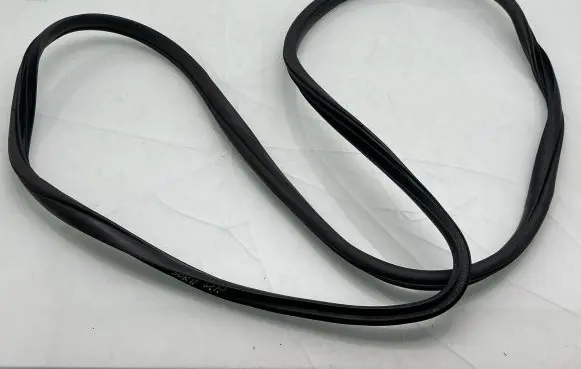 KIA Sorento Front door rubber seal 150831