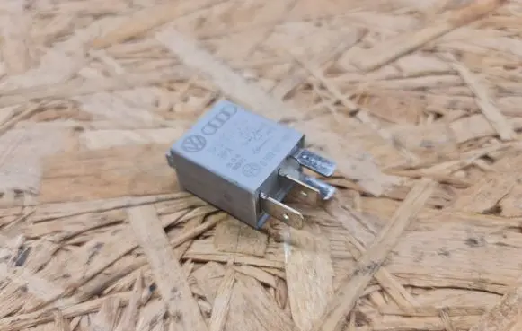 Skoda Octavia Mk2 (1Z) Other relay 1K0951253 0332011100