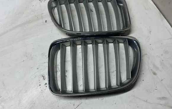 BMW X1 E84 Front bumper upper radiator grill